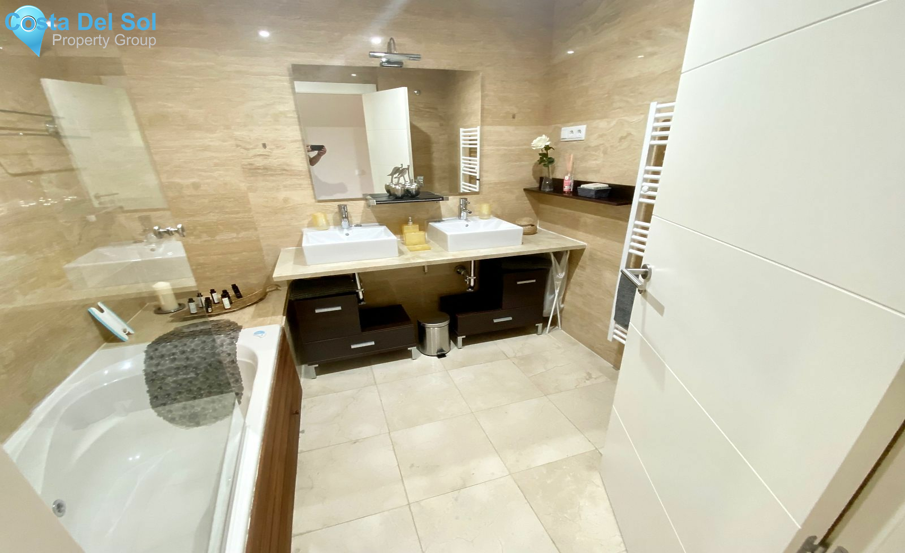 Middle Floor Apartment in Benahavís-1425143
