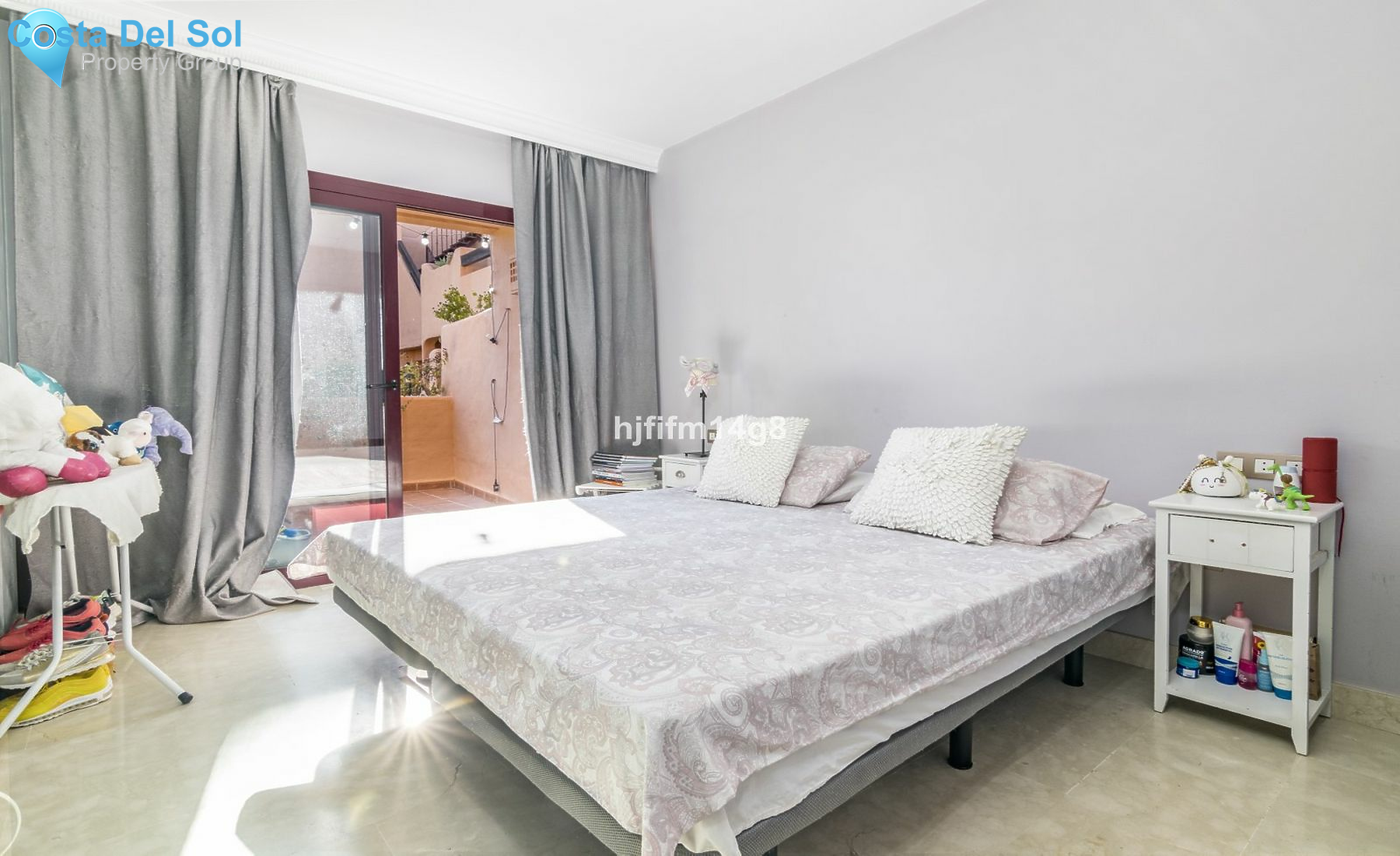 Middle Floor Apartment in Benahavís-1468715