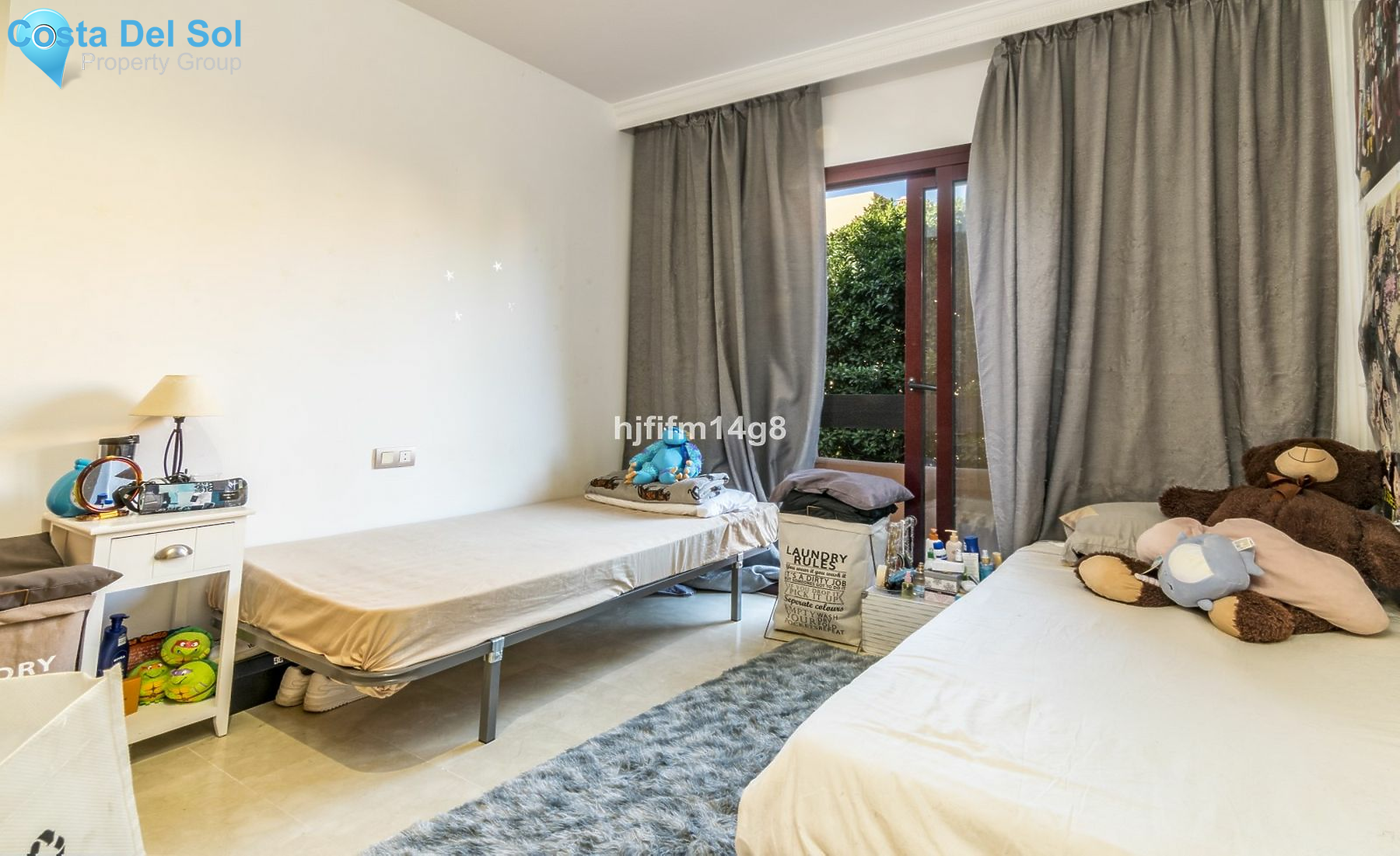 Middle Floor Apartment in Benahavís-1468716