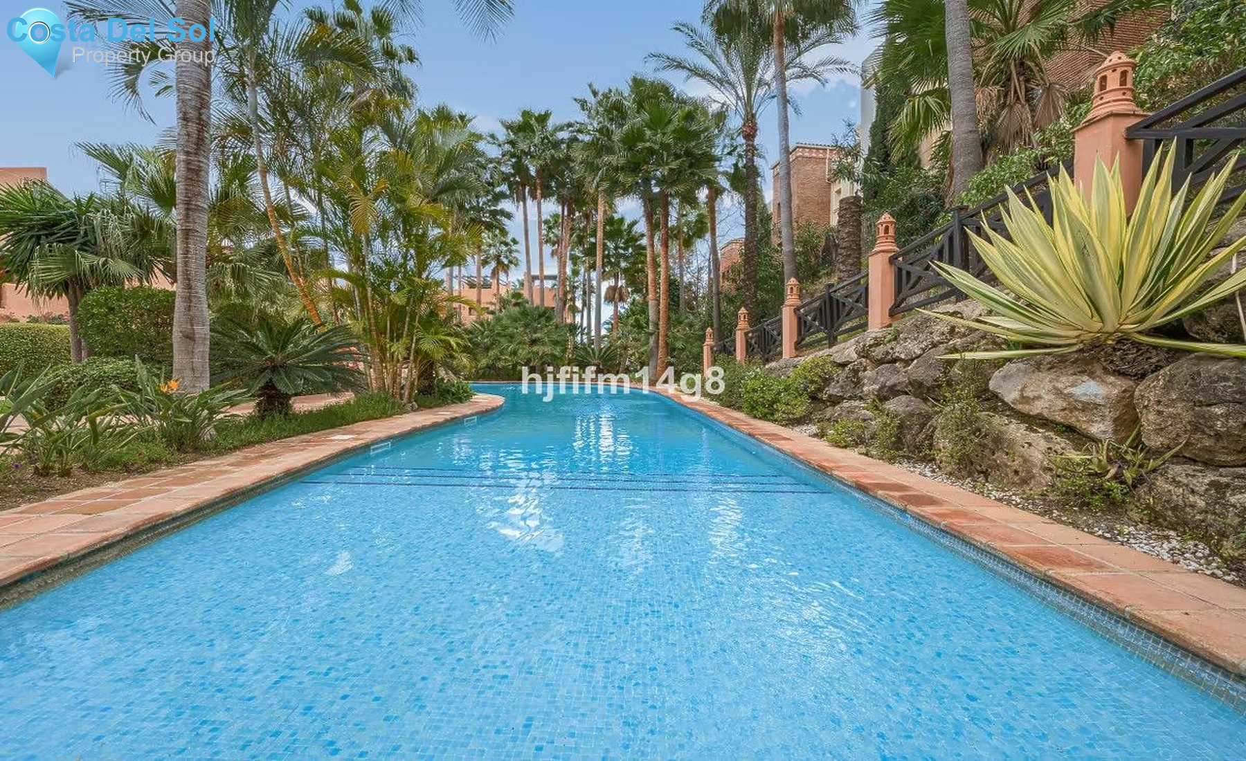 Middle Floor Apartment in Benahavís-1468720