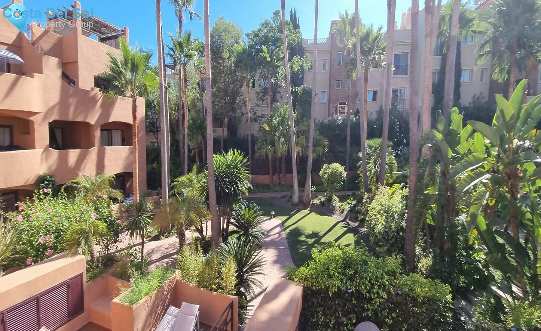 Middle Floor Apartment in Benahavís-1547396