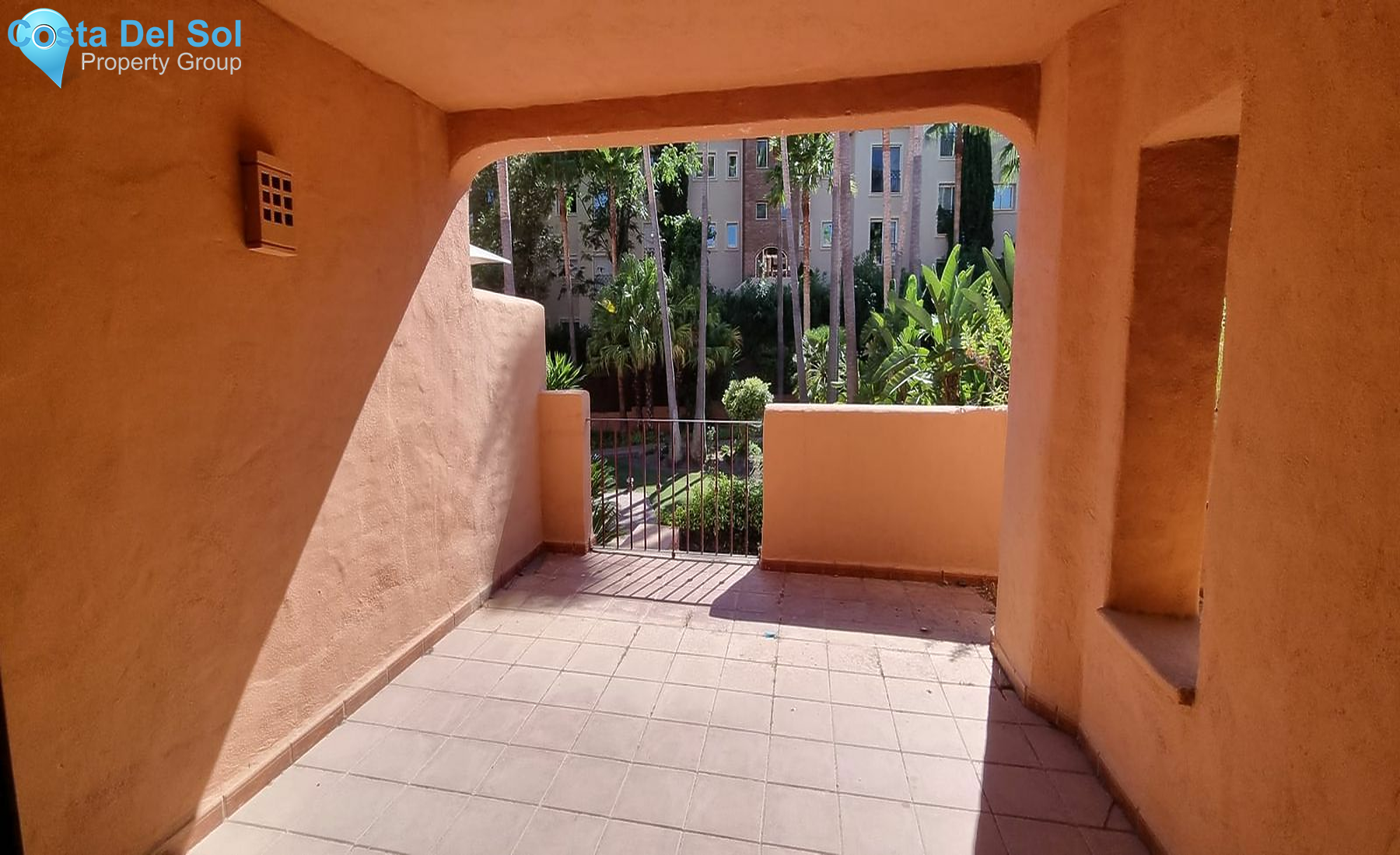Middle Floor Apartment in Benahavís-1547393