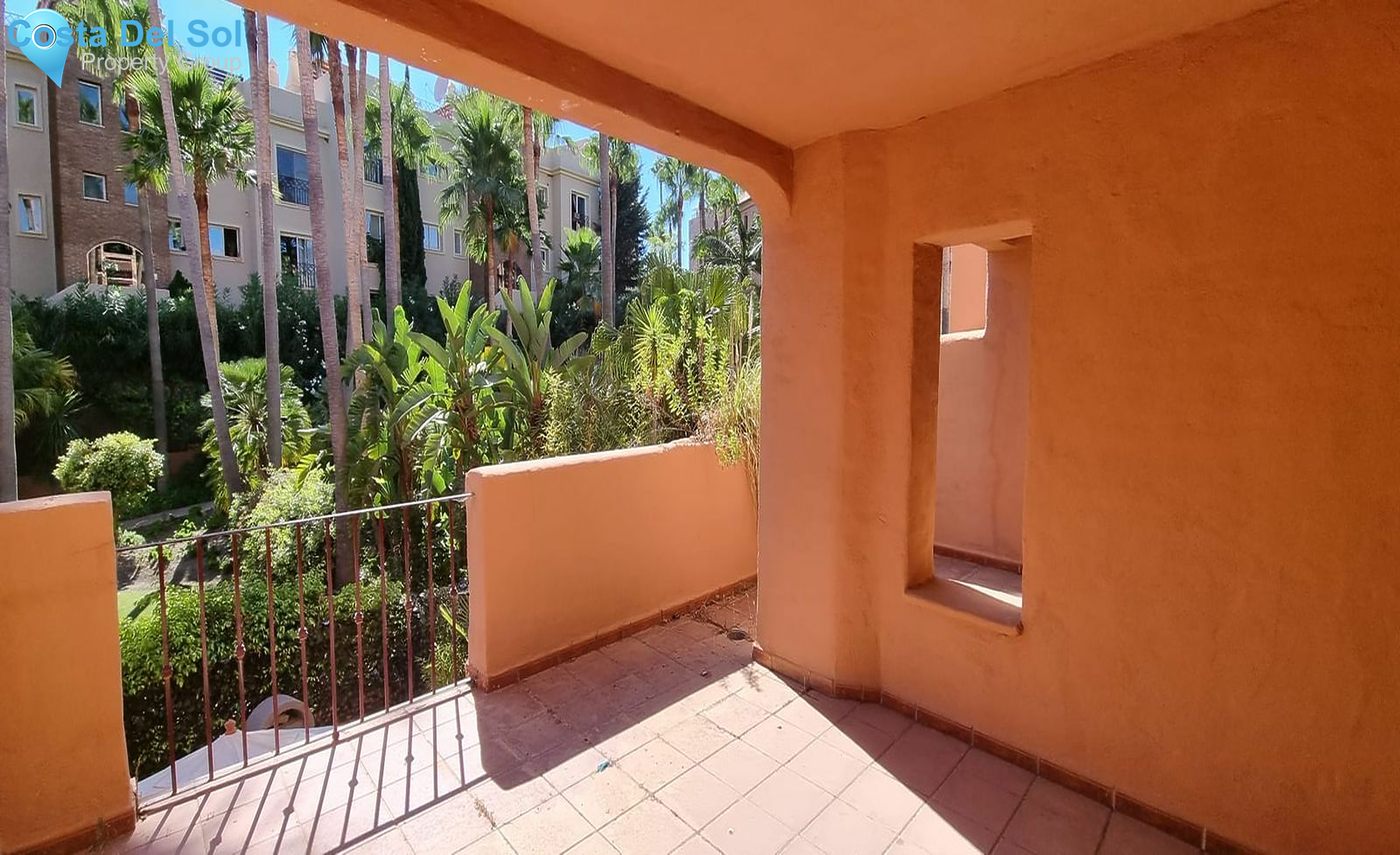 Middle Floor Apartment in Benahavís-1547394