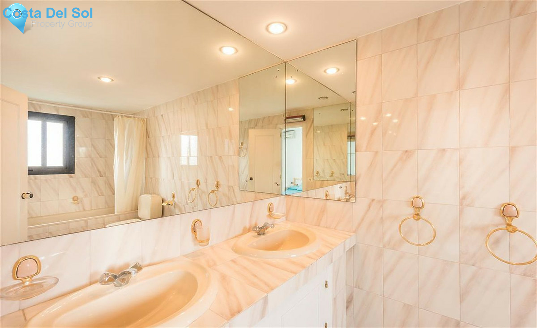 Middle Floor Apartment in Calahonda-1236956