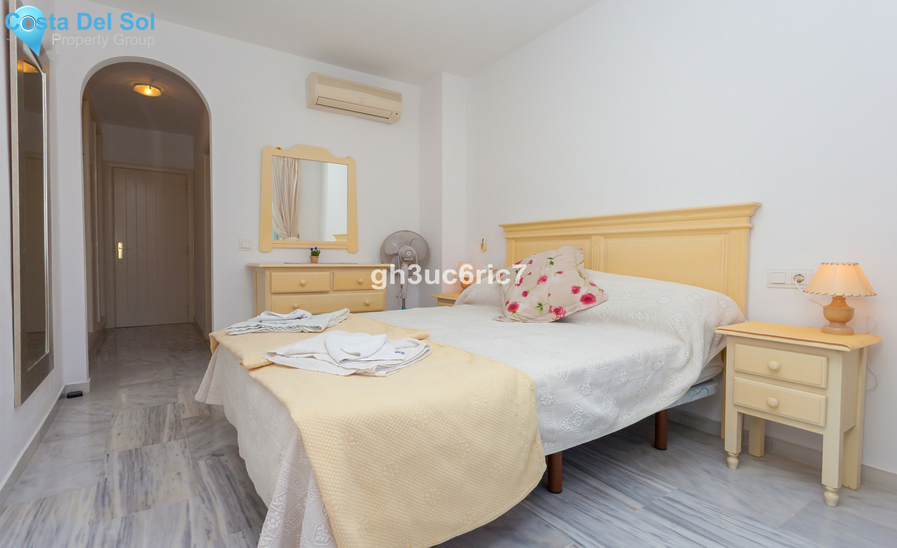 Middle Floor Apartment in Calahonda-1258001