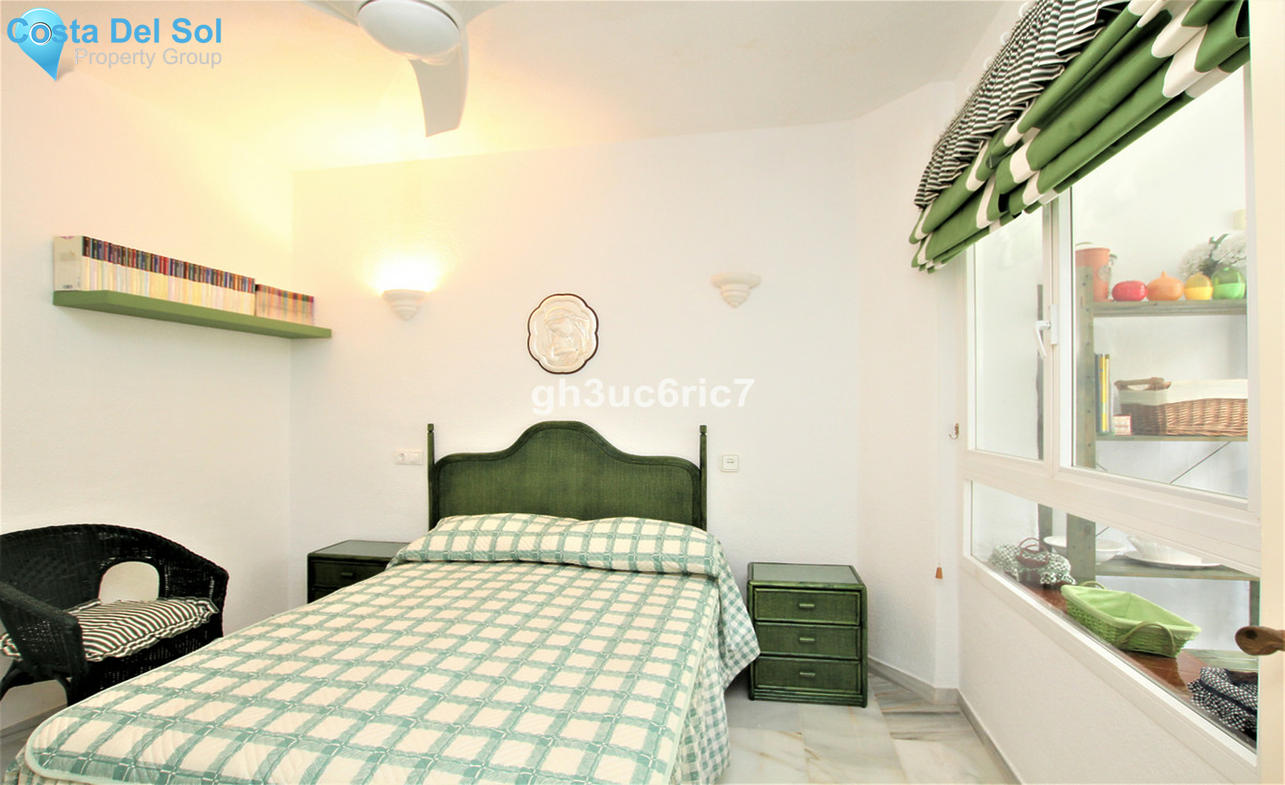 Middle Floor Apartment in Calahonda-1284897