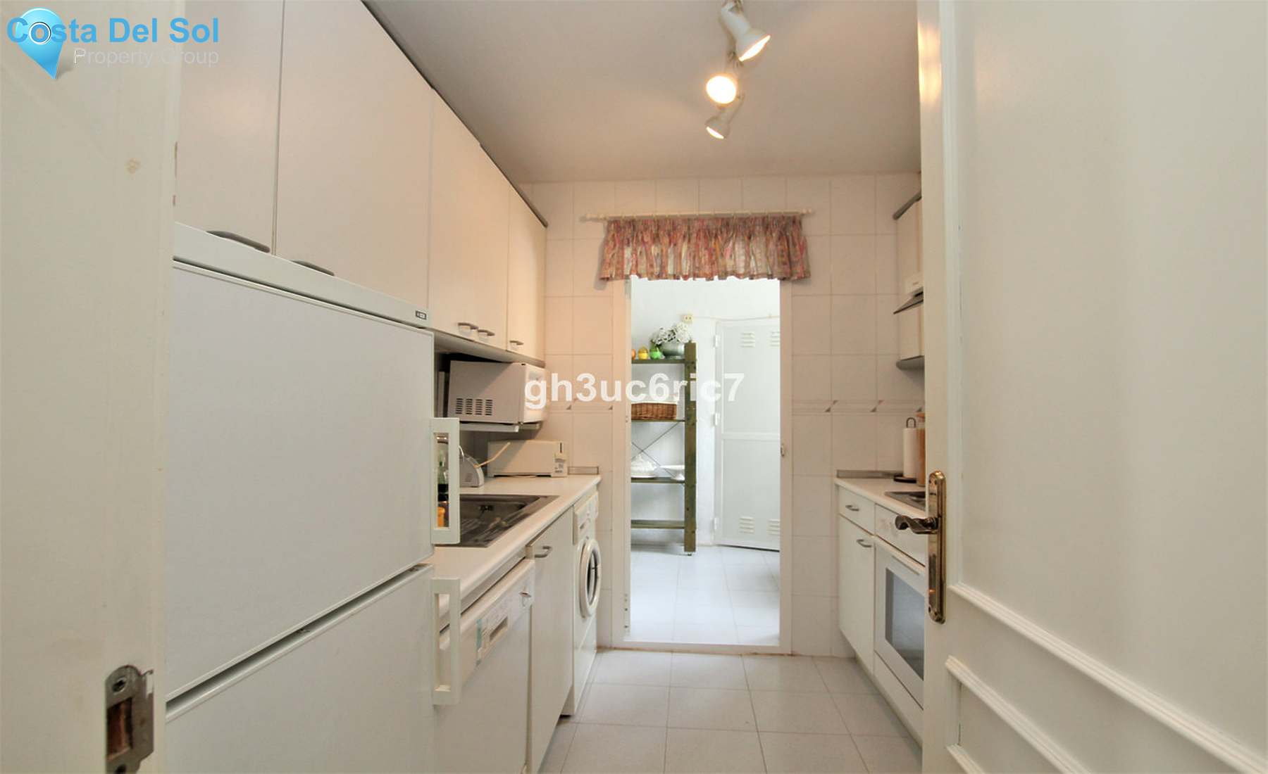 Middle Floor Apartment in Calahonda-1284889