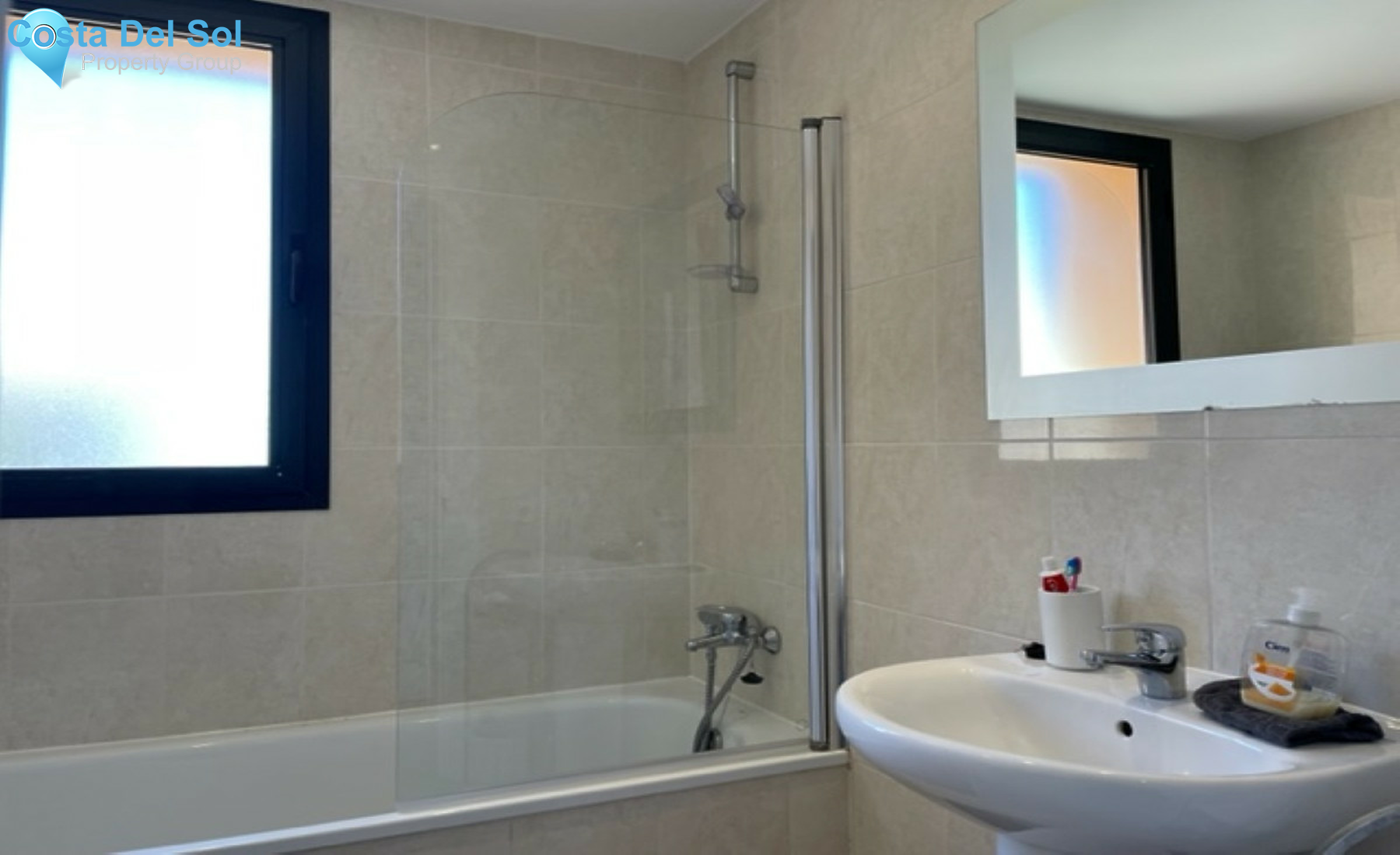 Middle Floor Apartment in Calahonda-1291702