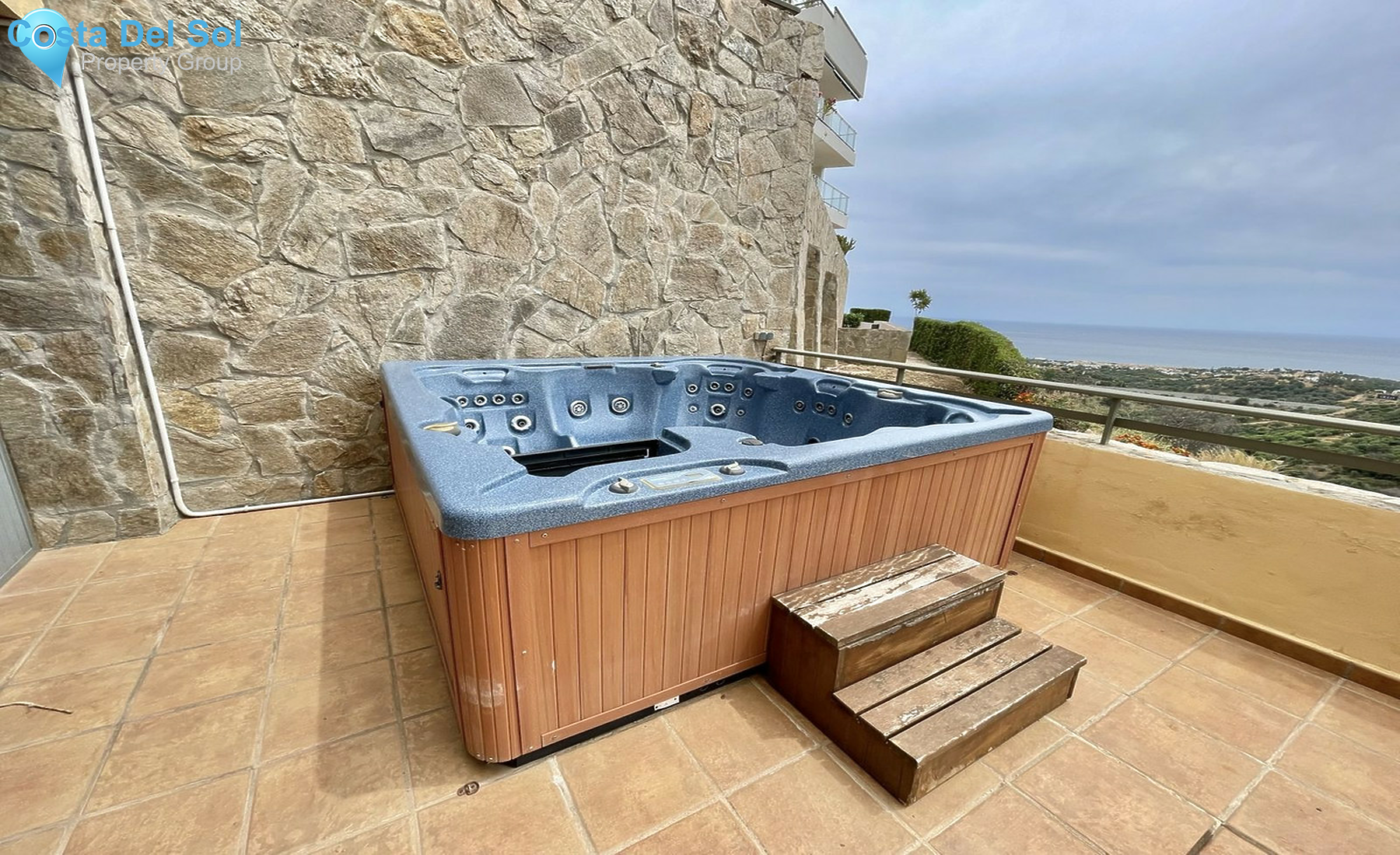 Middle Floor Apartment in Calahonda