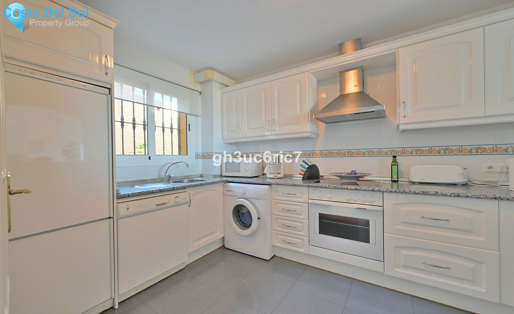 Middle Floor Apartment in Calahonda-1401451