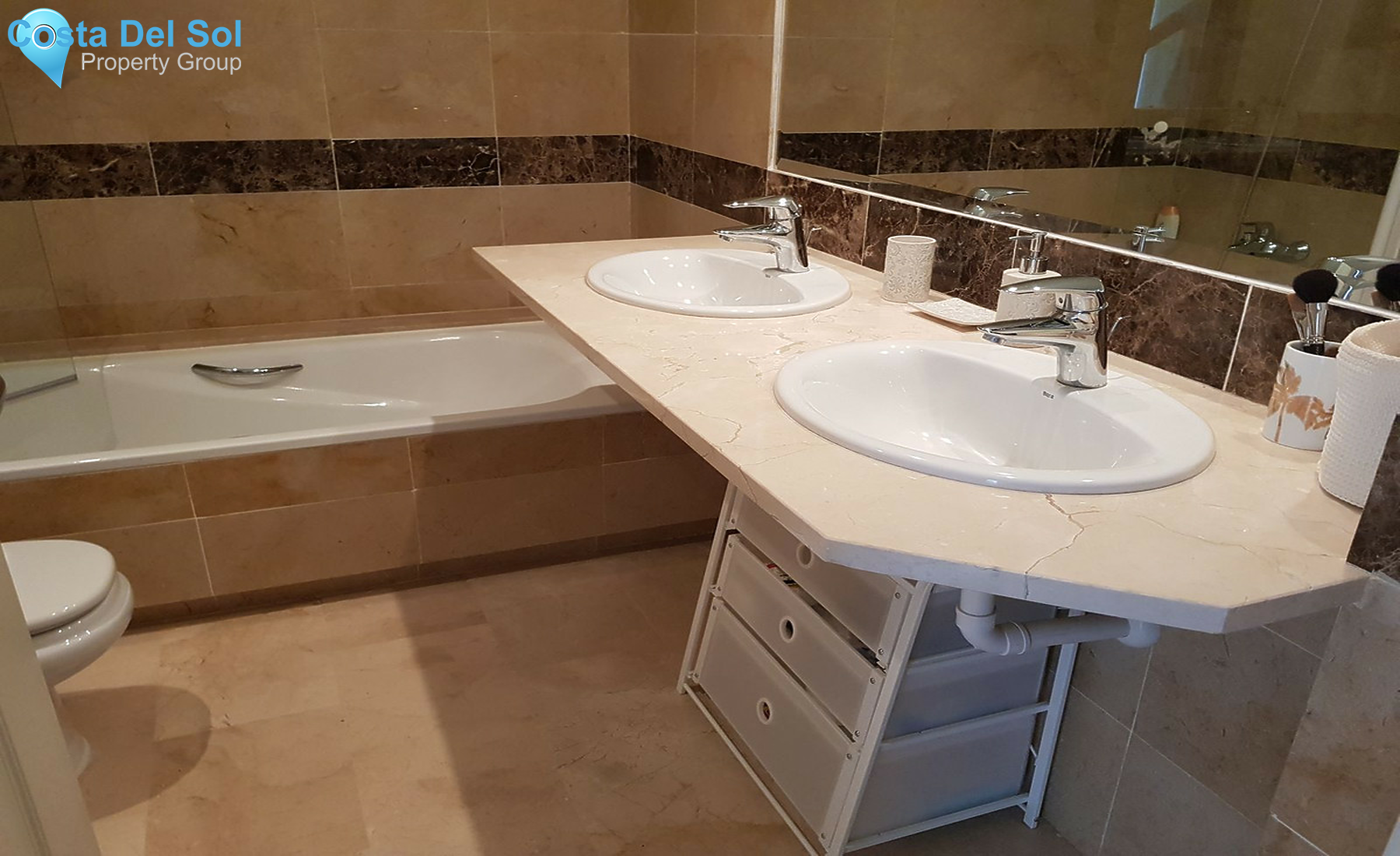 Middle Floor Apartment in Calahonda-1403651