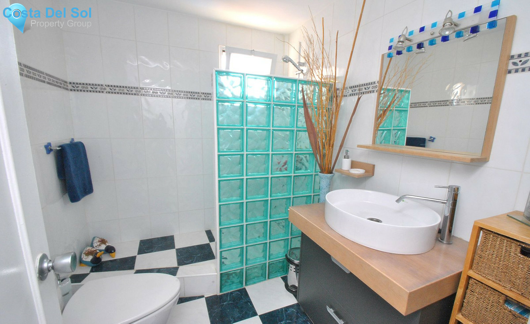 Middle Floor Apartment in Calahonda-1408183