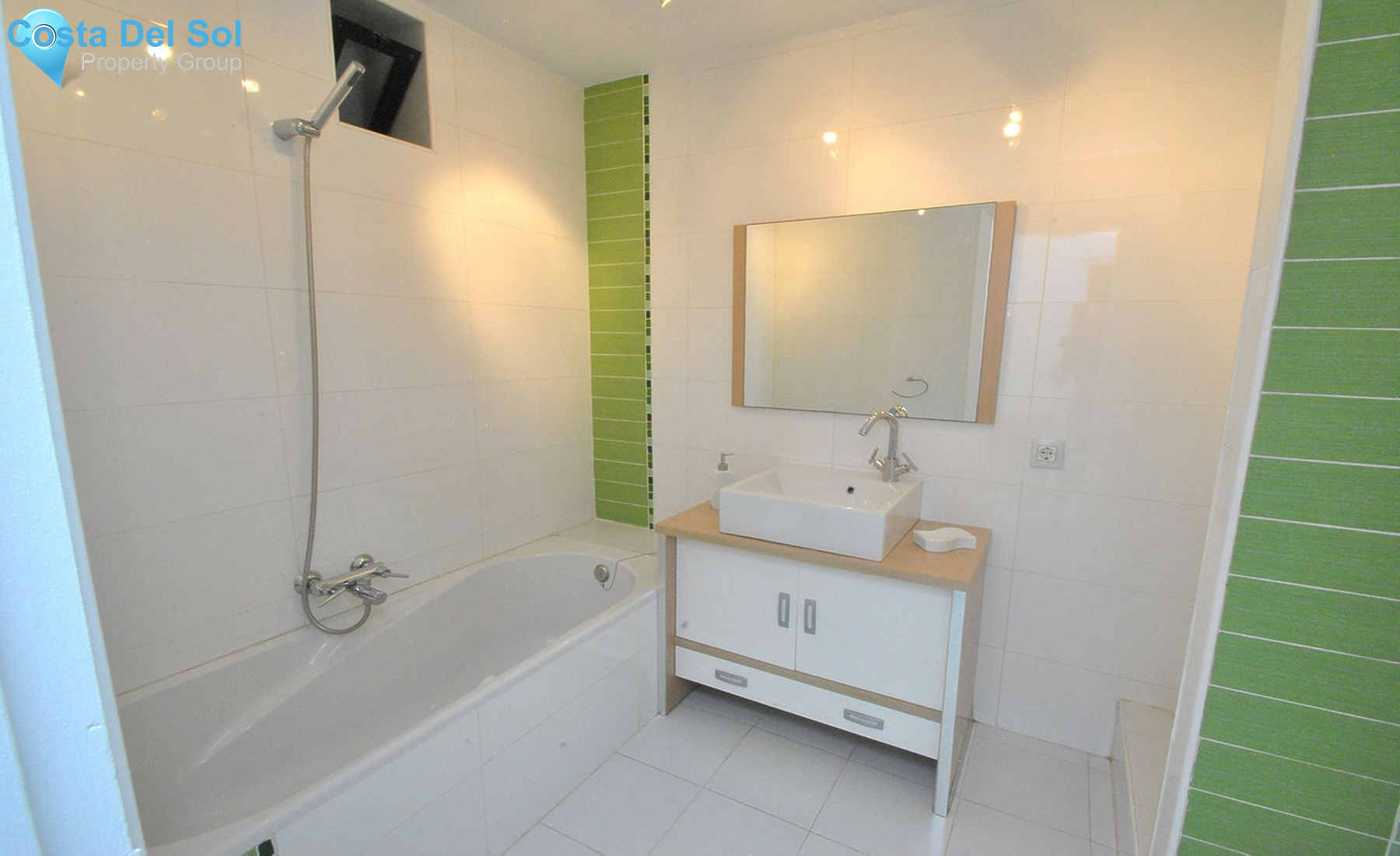 Middle Floor Apartment in Calahonda-1408185