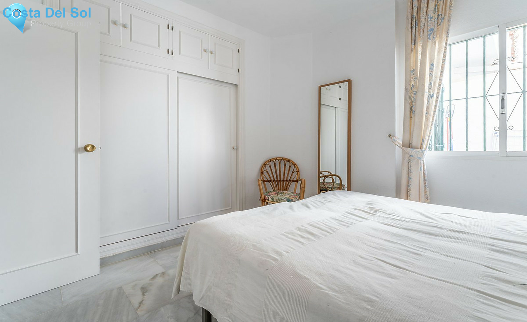 Middle Floor Apartment in Calahonda-1500827