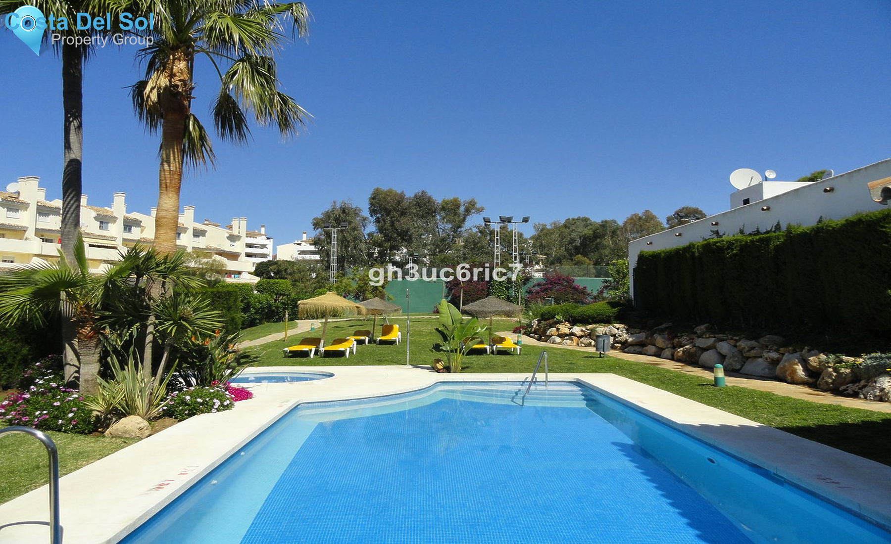 Middle Floor Apartment in Calahonda-1527162