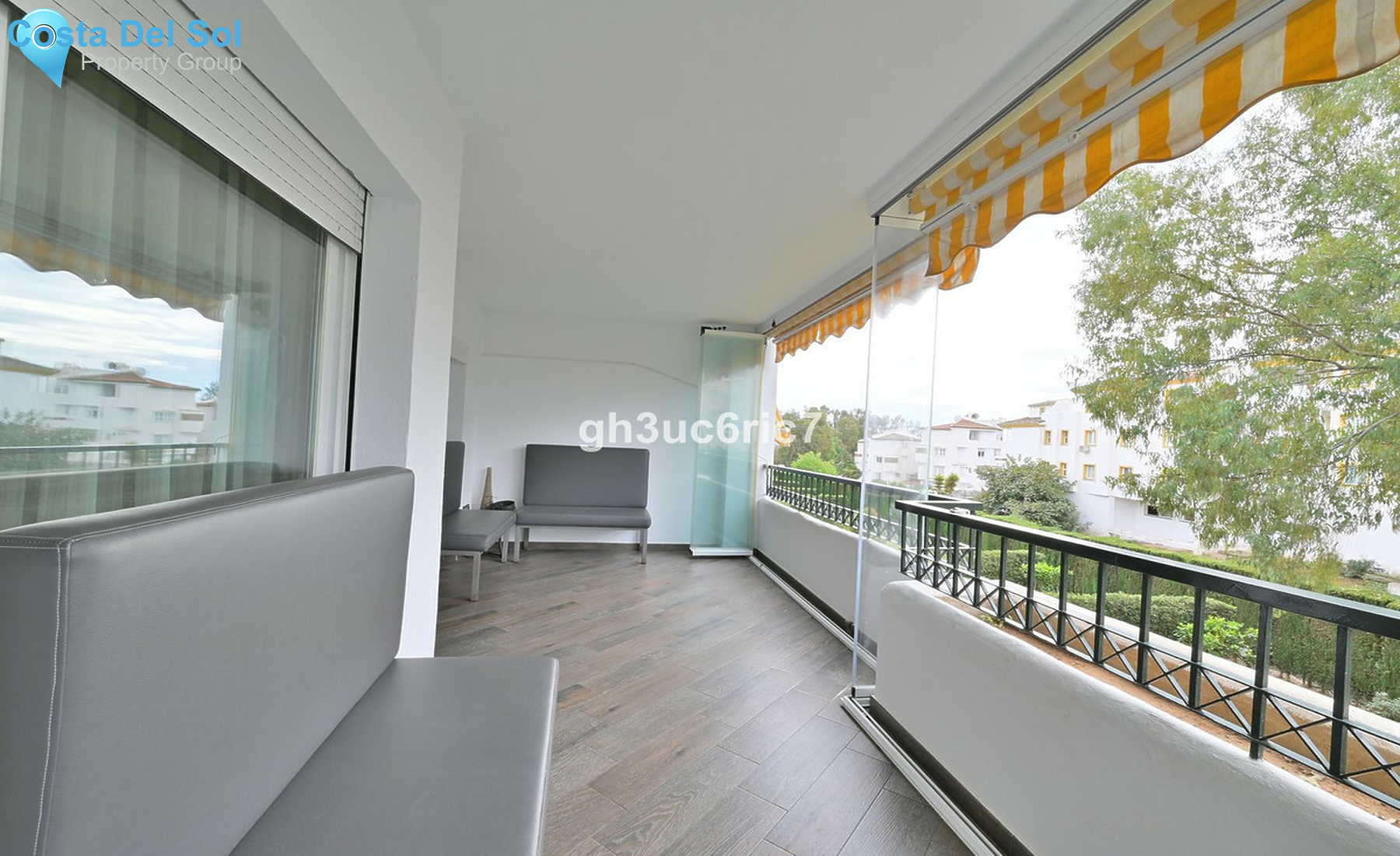 Middle Floor Apartment in Calahonda-1527168