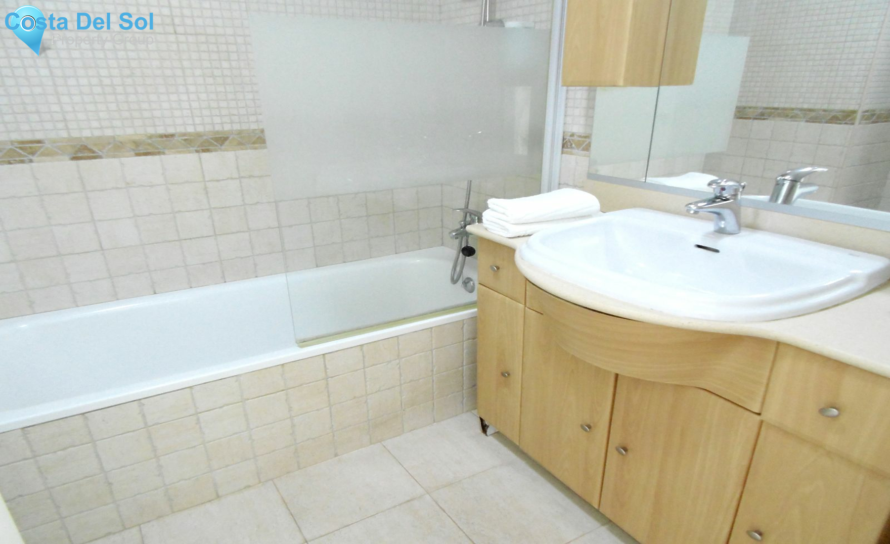 Middle Floor Apartment in Calahonda-1170796