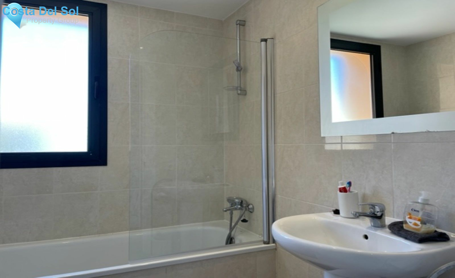 Middle Floor Apartment in Calahonda-1171078