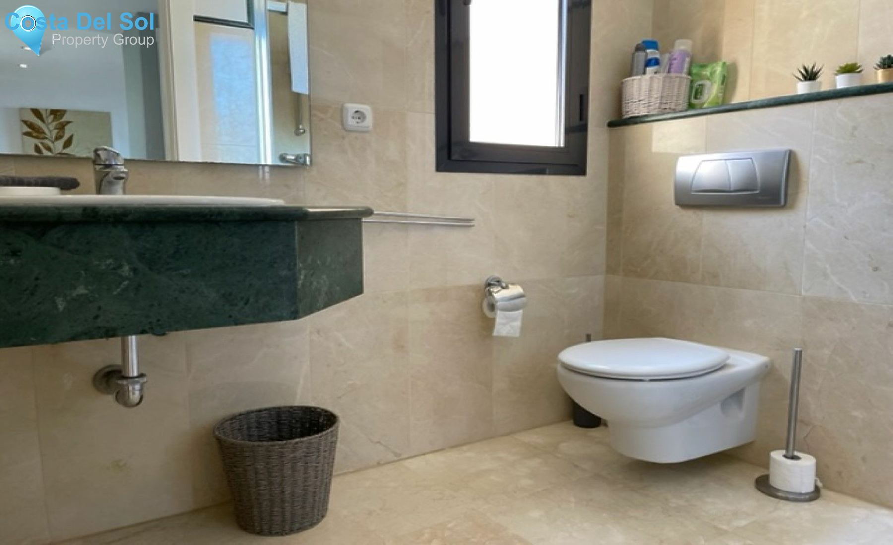 Middle Floor Apartment in Calahonda-1171077