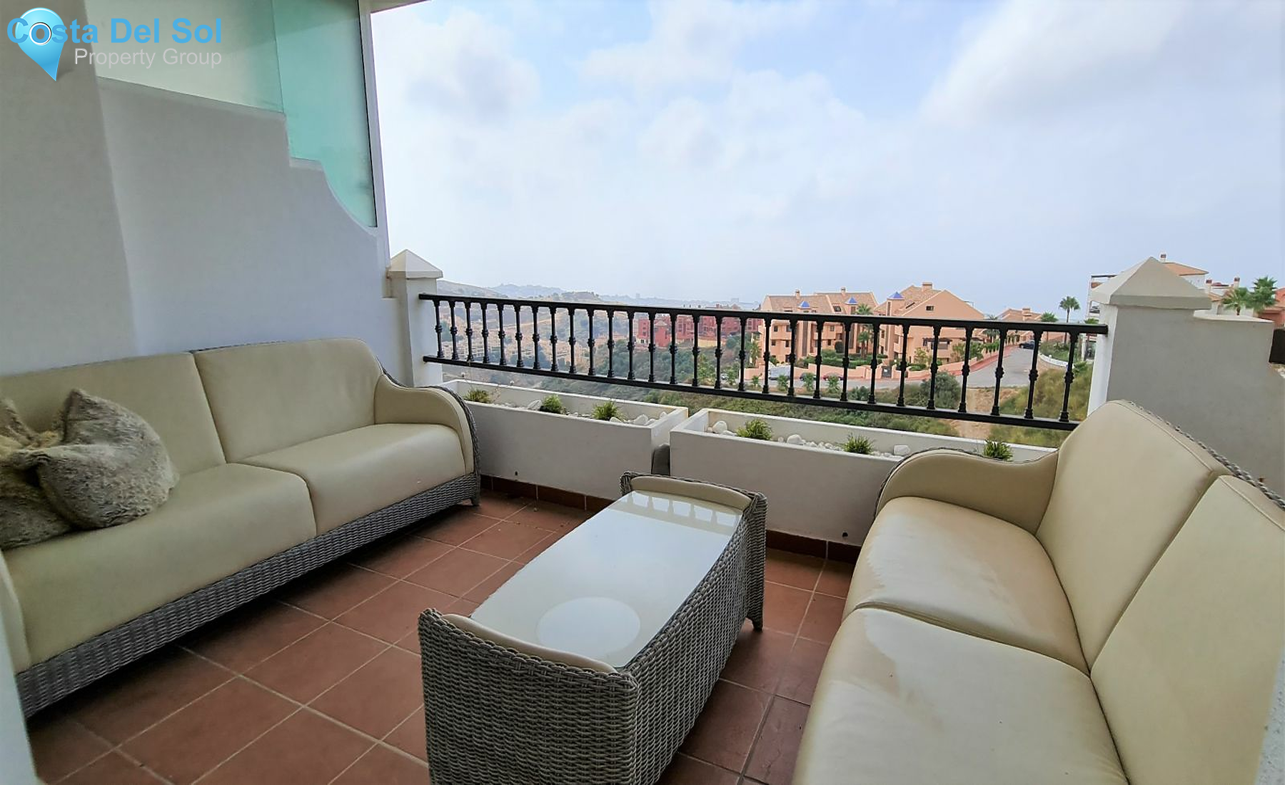 Middle Floor Apartment in Calahonda-1420556
