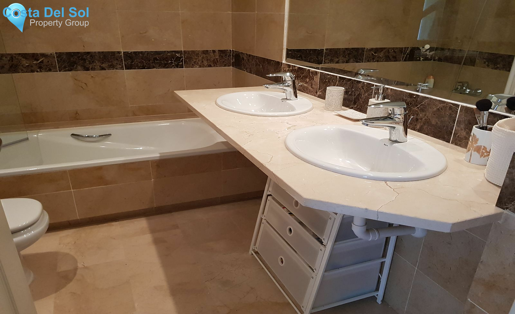 Middle Floor Apartment in Calahonda-1420573