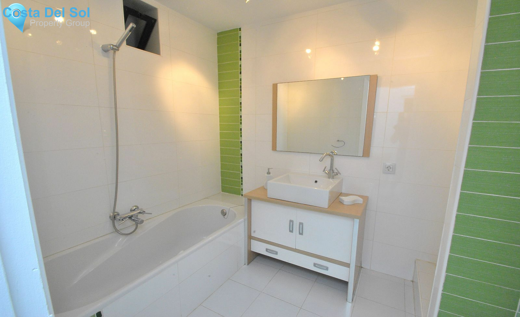 Middle Floor Apartment in Calahonda-1447094