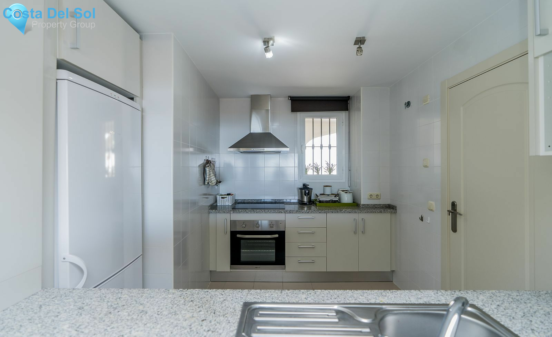 Middle Floor Apartment in Calahonda-1450585