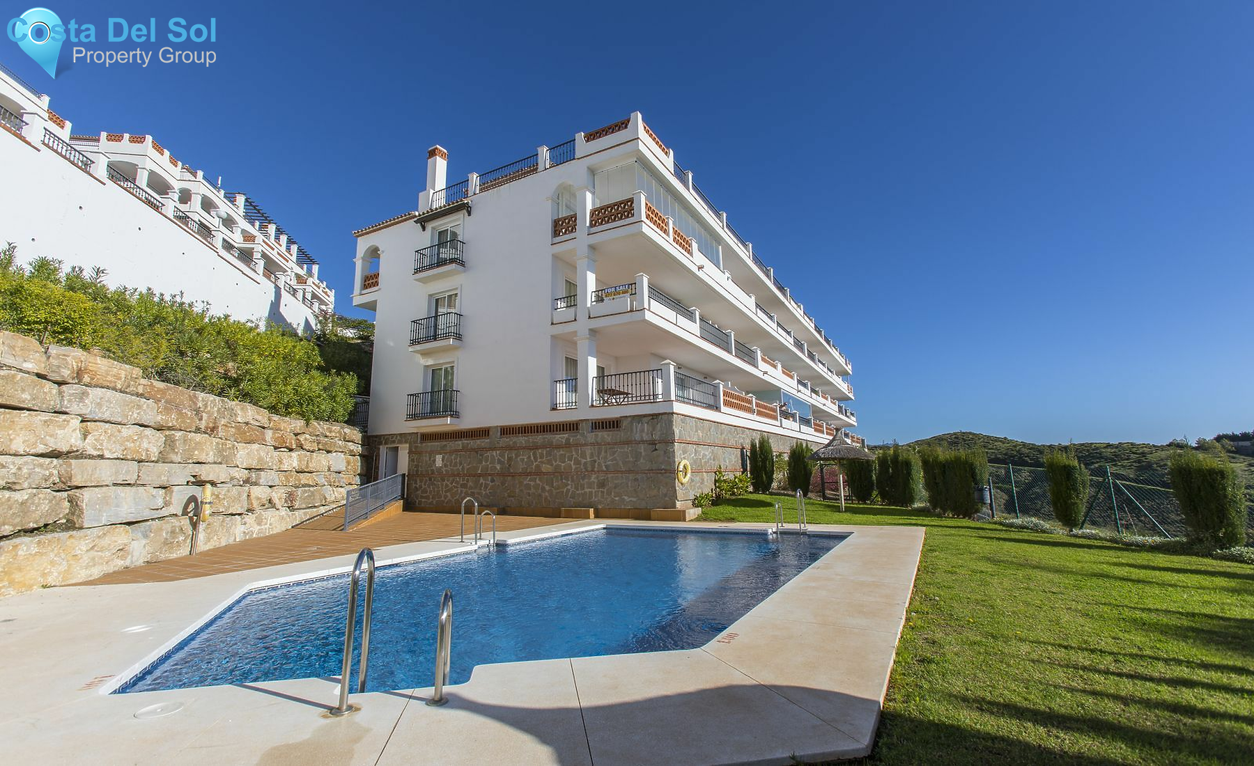 Middle Floor Apartment in Calahonda-1450590