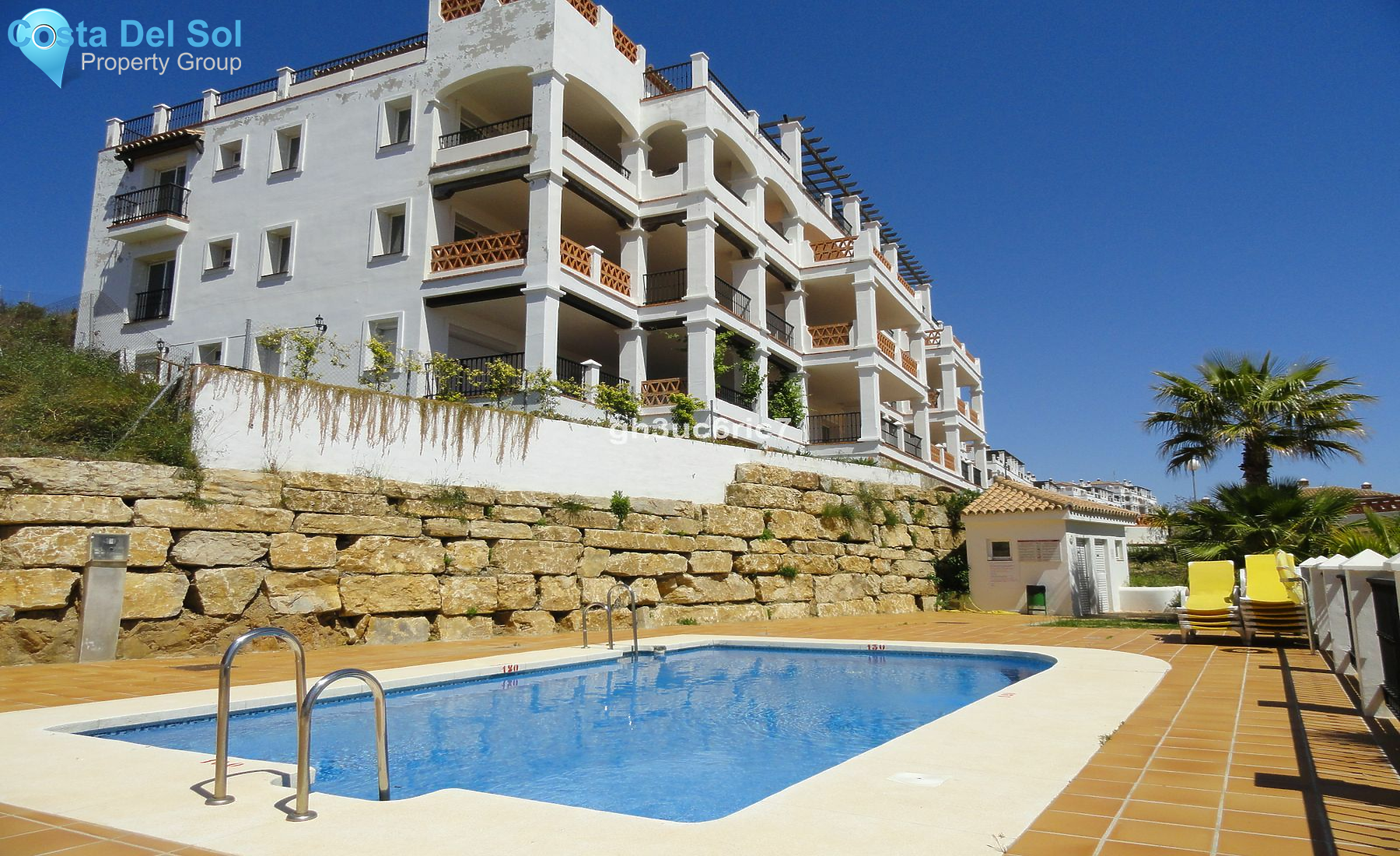 Middle Floor Apartment in Calahonda-1450610