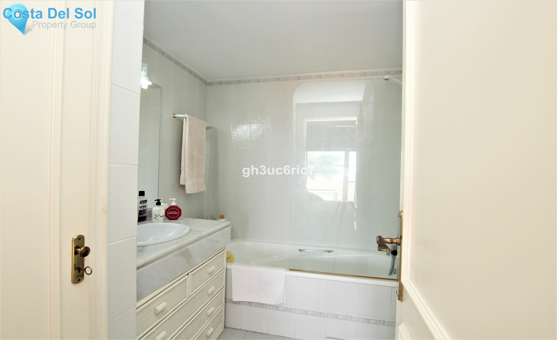 Middle Floor Apartment in Calahonda-1465359