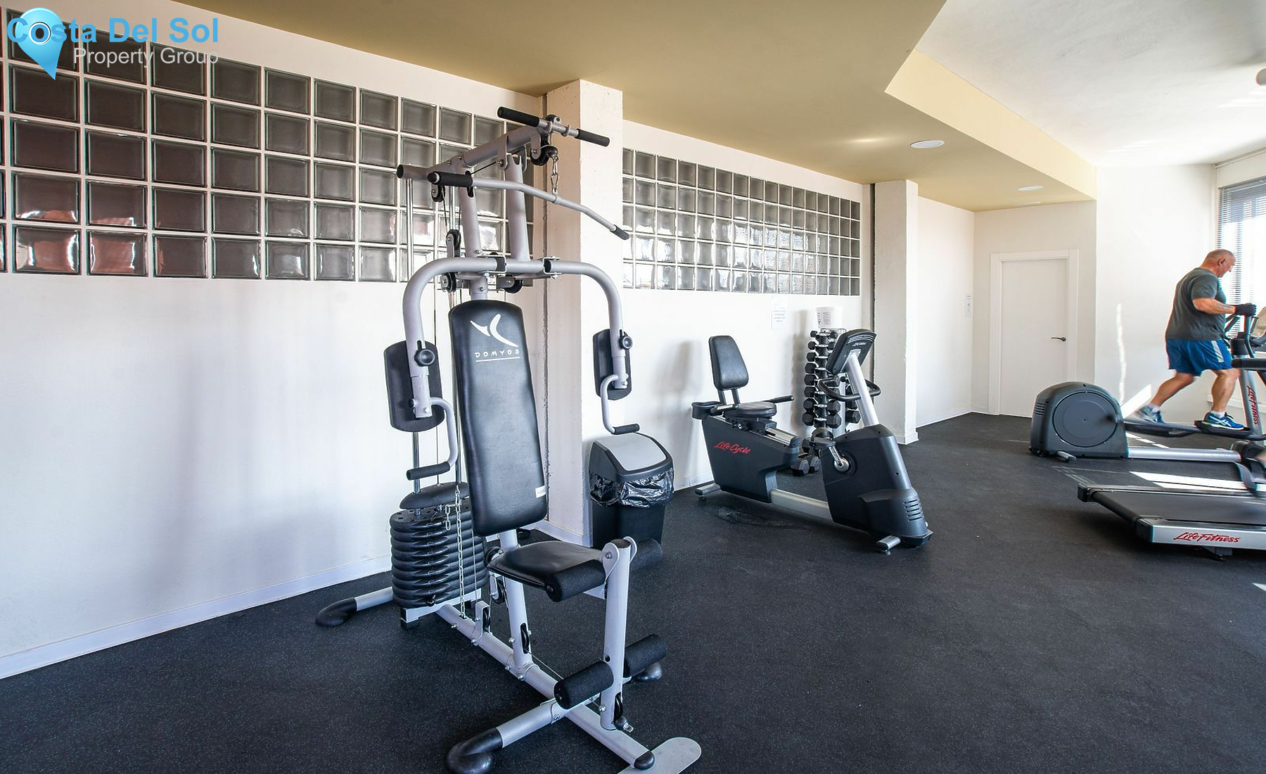 Middle Floor Apartment in Calahonda-1488604