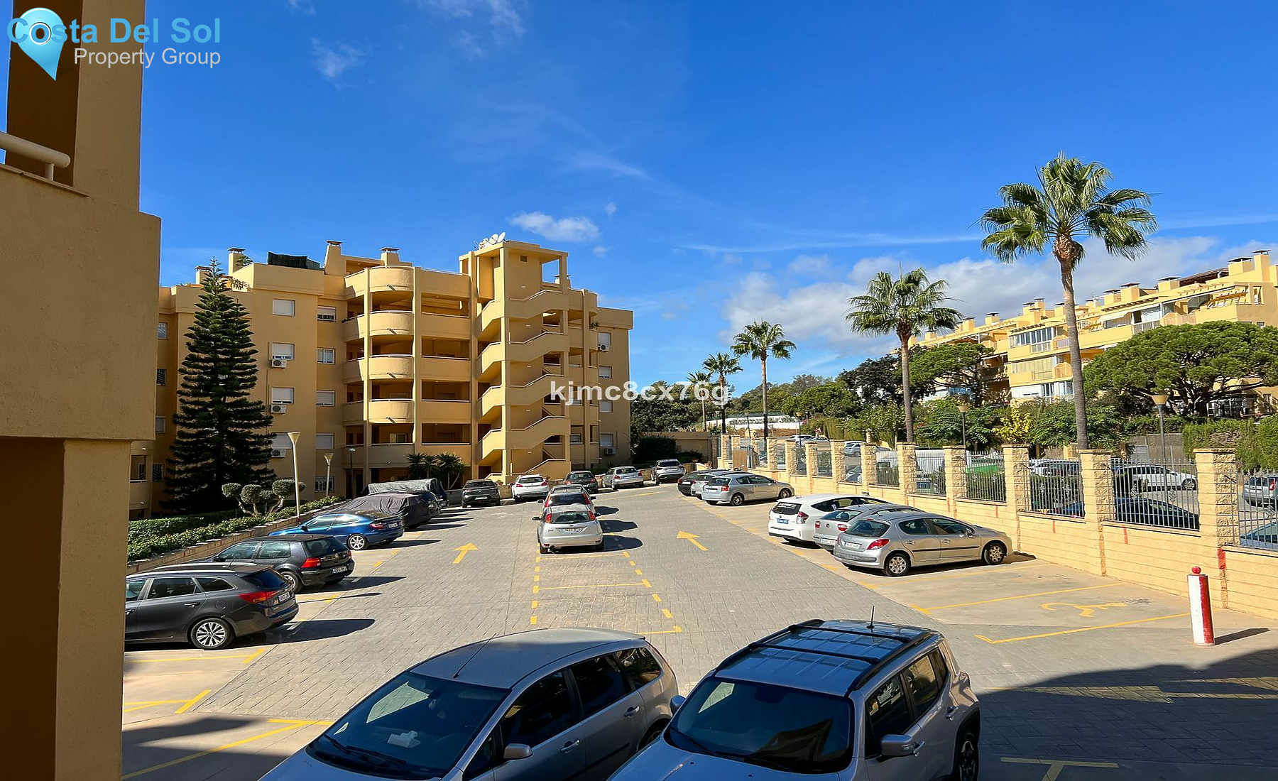 Middle Floor Apartment in Calahonda-1494719