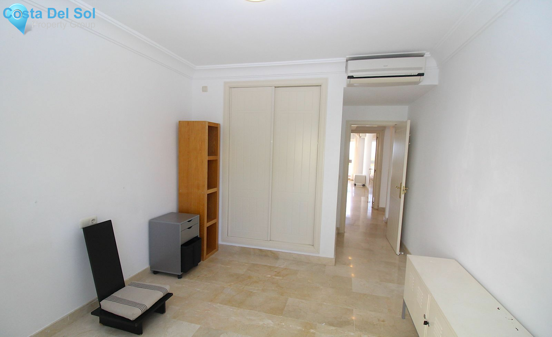 Middle Floor Apartment in Calahonda-1530471