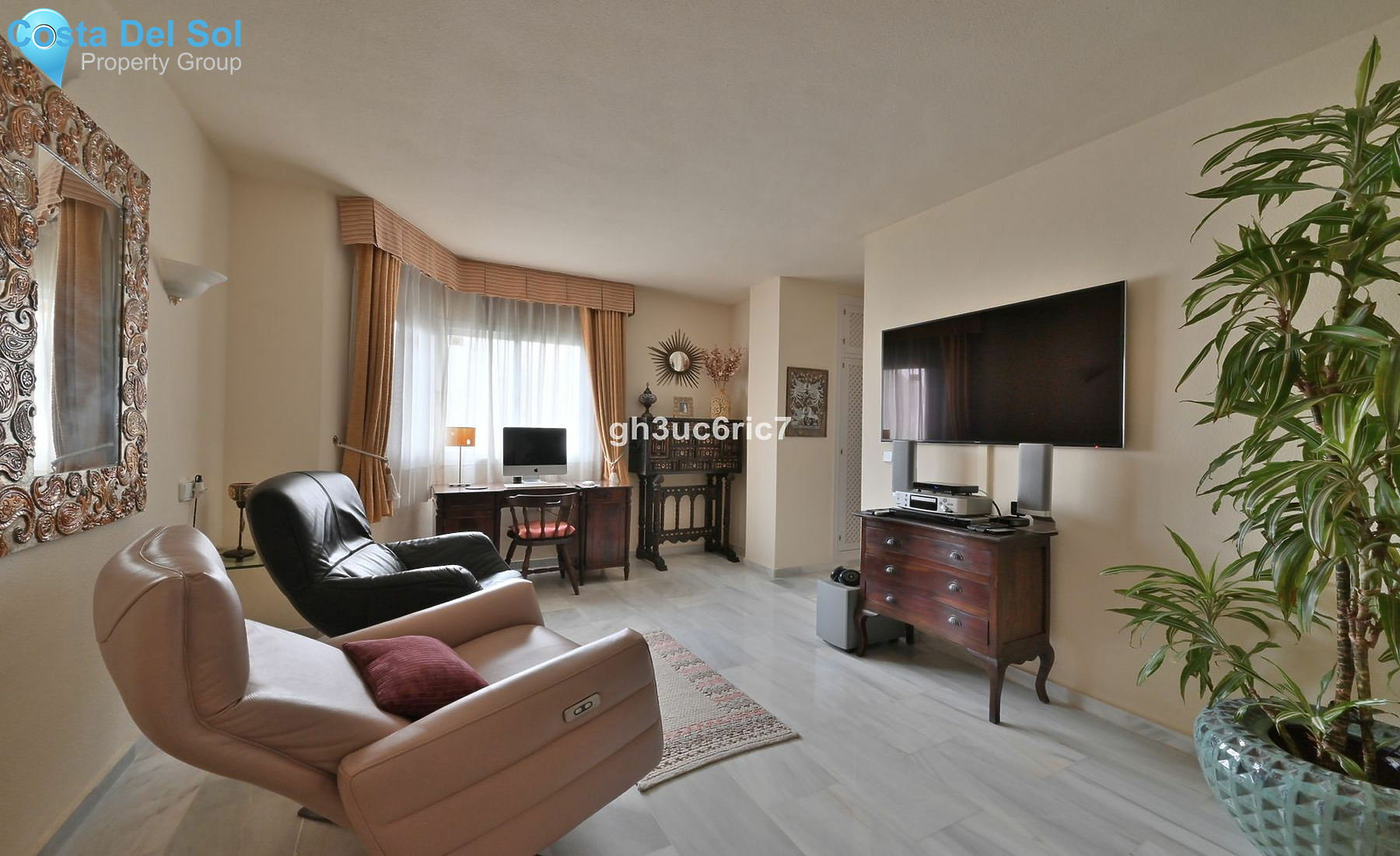 Middle Floor Apartment in Calahonda-1531932