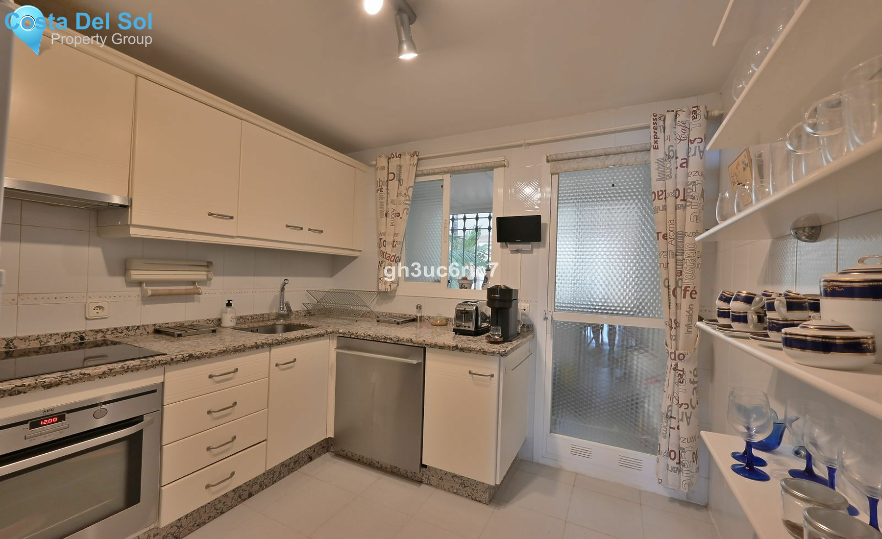 Middle Floor Apartment in Calahonda-1531918