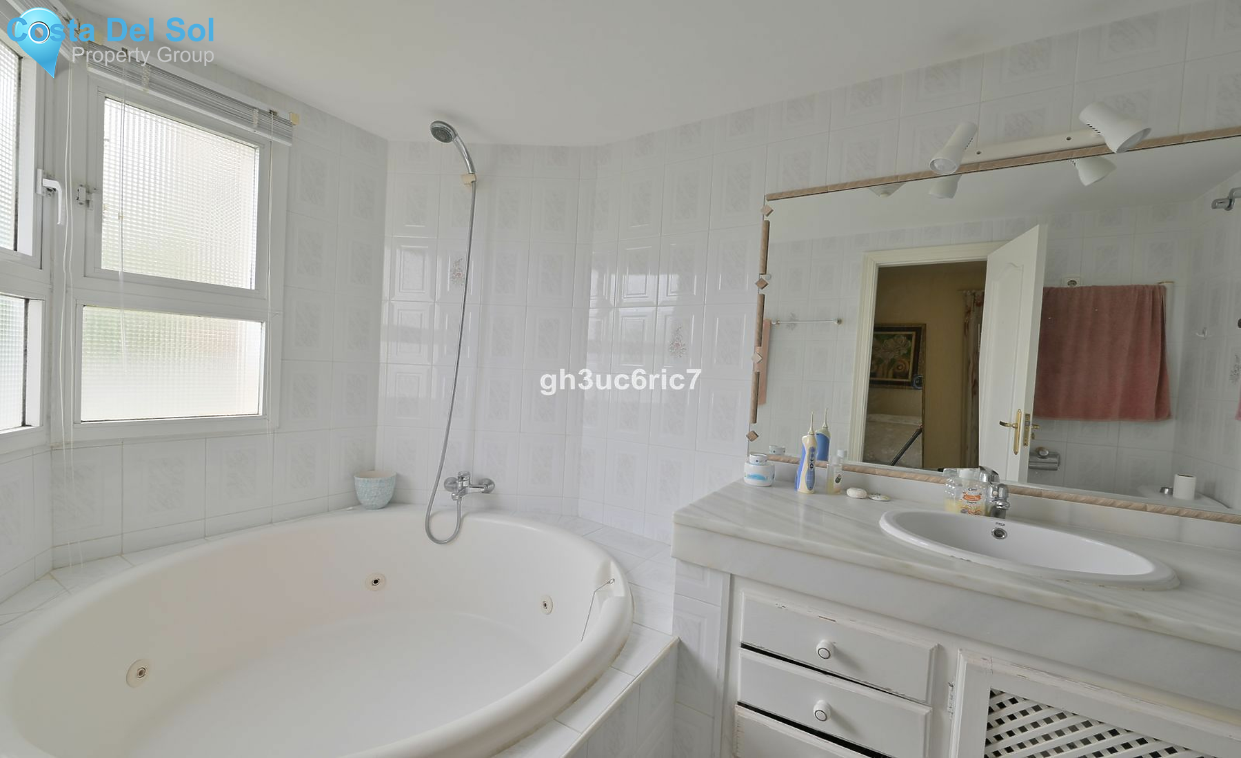 Middle Floor Apartment in Calahonda-1531920