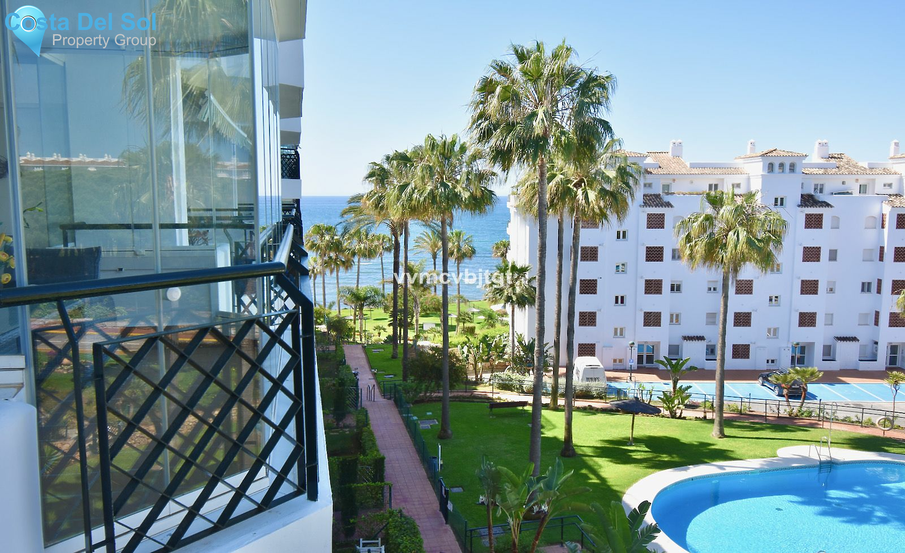 Middle Floor Apartment in Calahonda-1531977