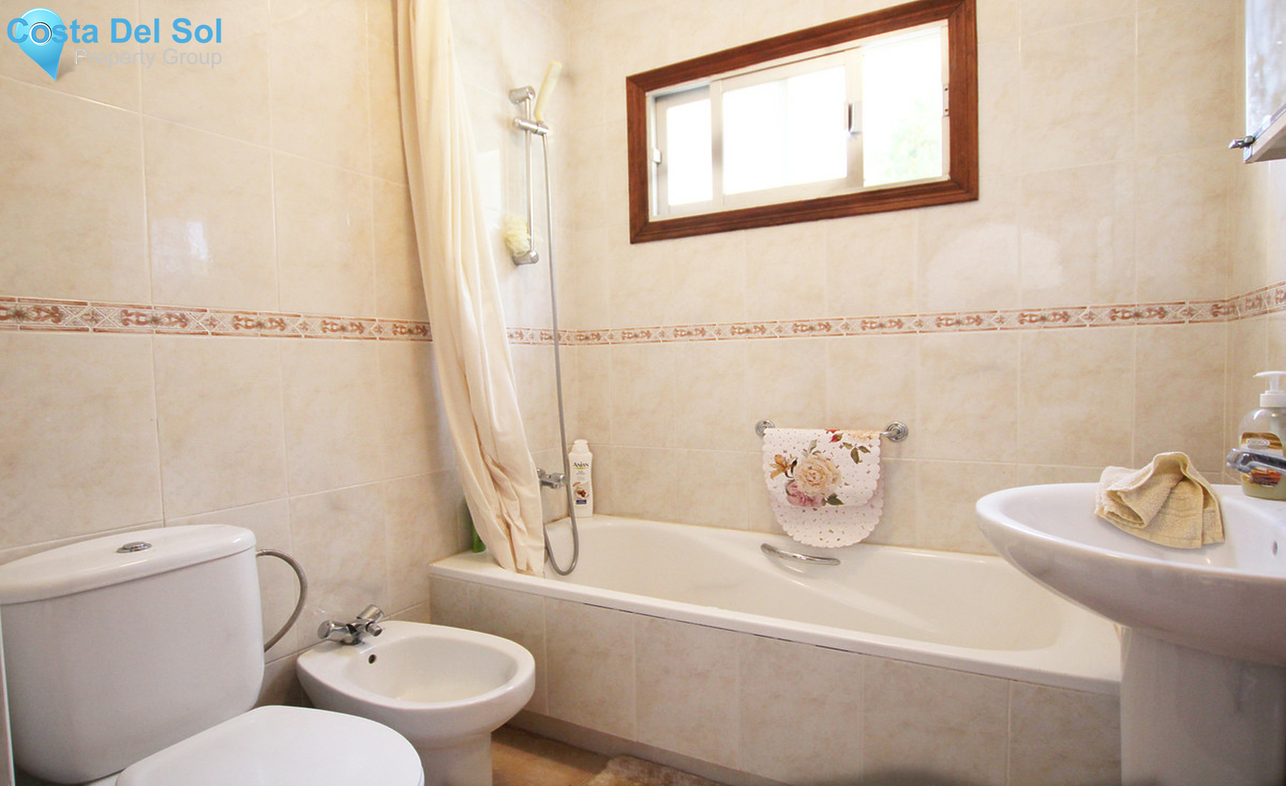 Middle Floor Apartment in Calypso-1319570