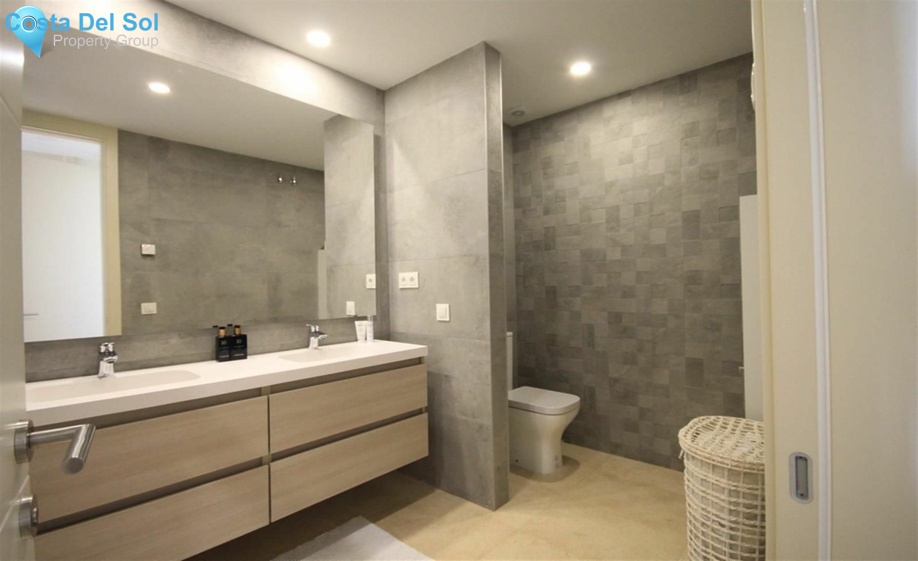 Middle Floor Apartment in Casares-1399436
