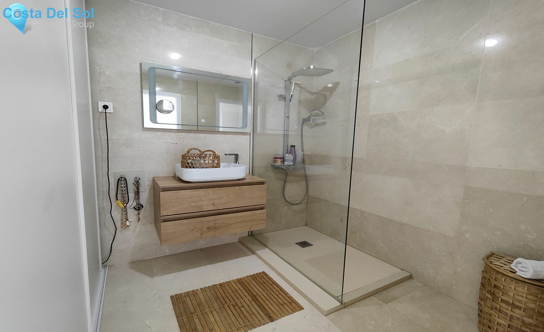 Middle Floor Apartment in Cerros del Aguila-1548075