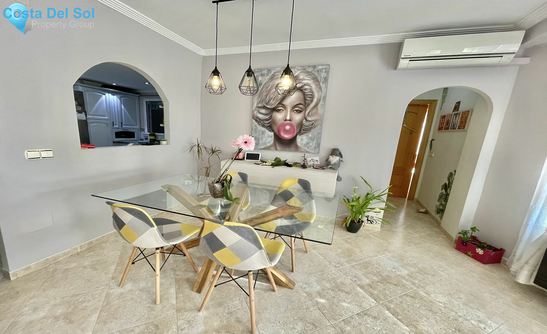 Middle Floor Apartment in Churriana