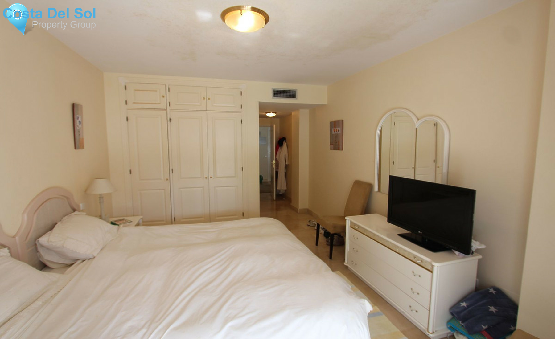 Middle Floor Apartment in El Presidente-1503684