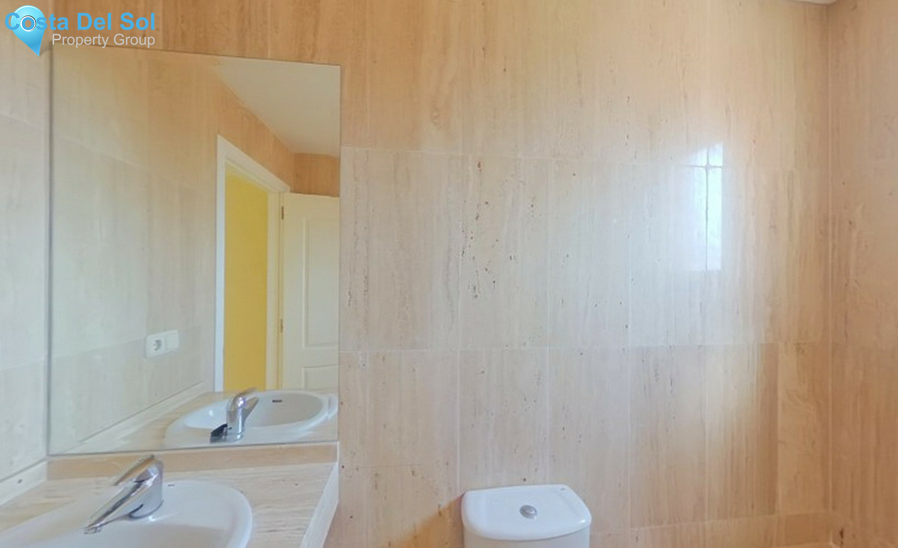 Middle Floor Apartment in Elviria-1329180