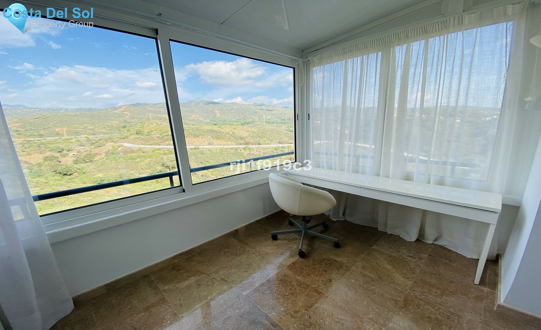 Middle Floor Apartment in Elviria-1558808