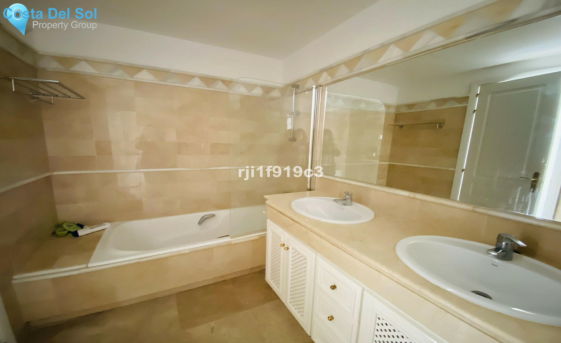 Middle Floor Apartment in Elviria-1558810