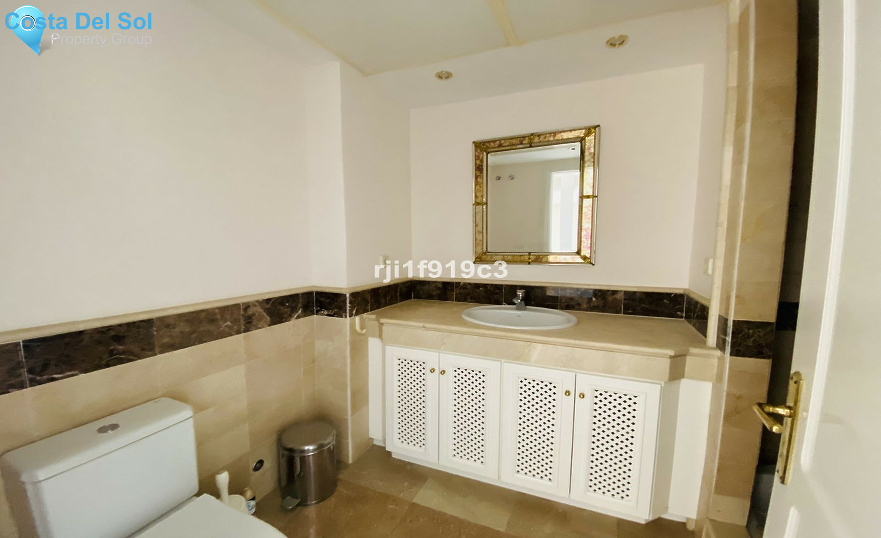 Middle Floor Apartment in Elviria-1558811