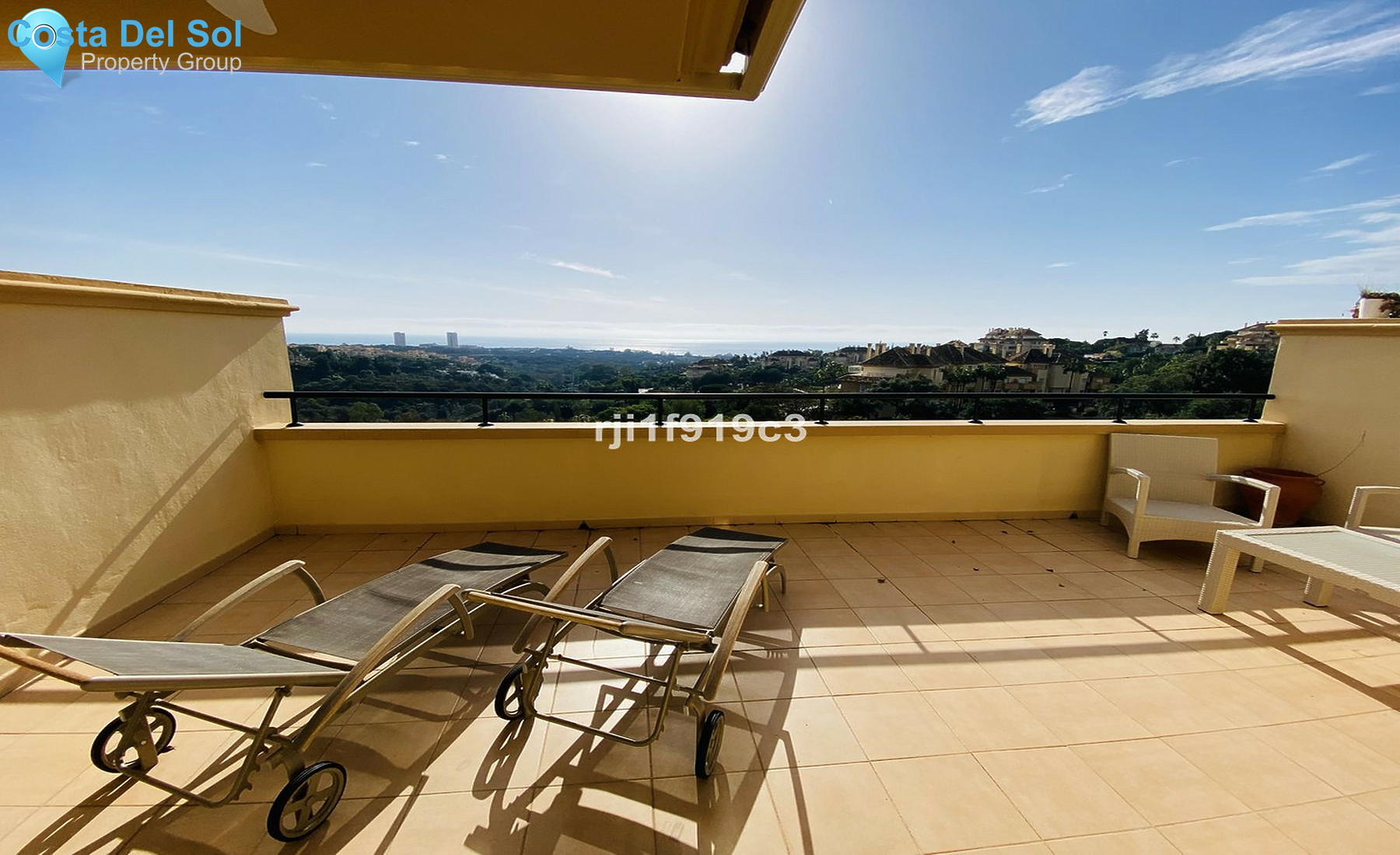 Middle Floor Apartment in Elviria-1558813