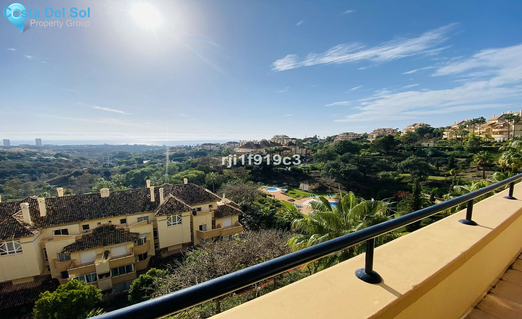 Middle Floor Apartment in Elviria-1558814