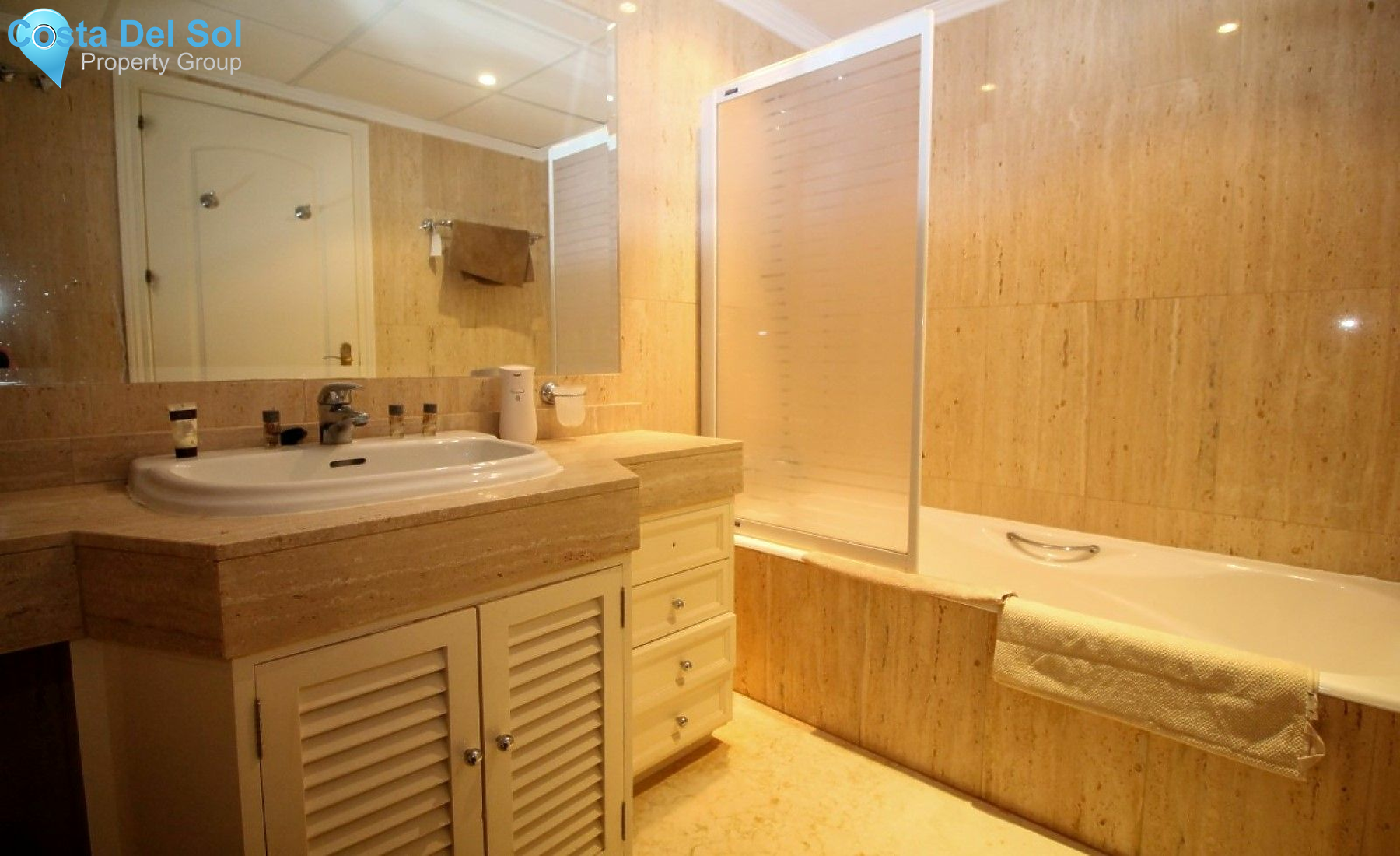 Middle Floor Apartment in Elviria-1448806