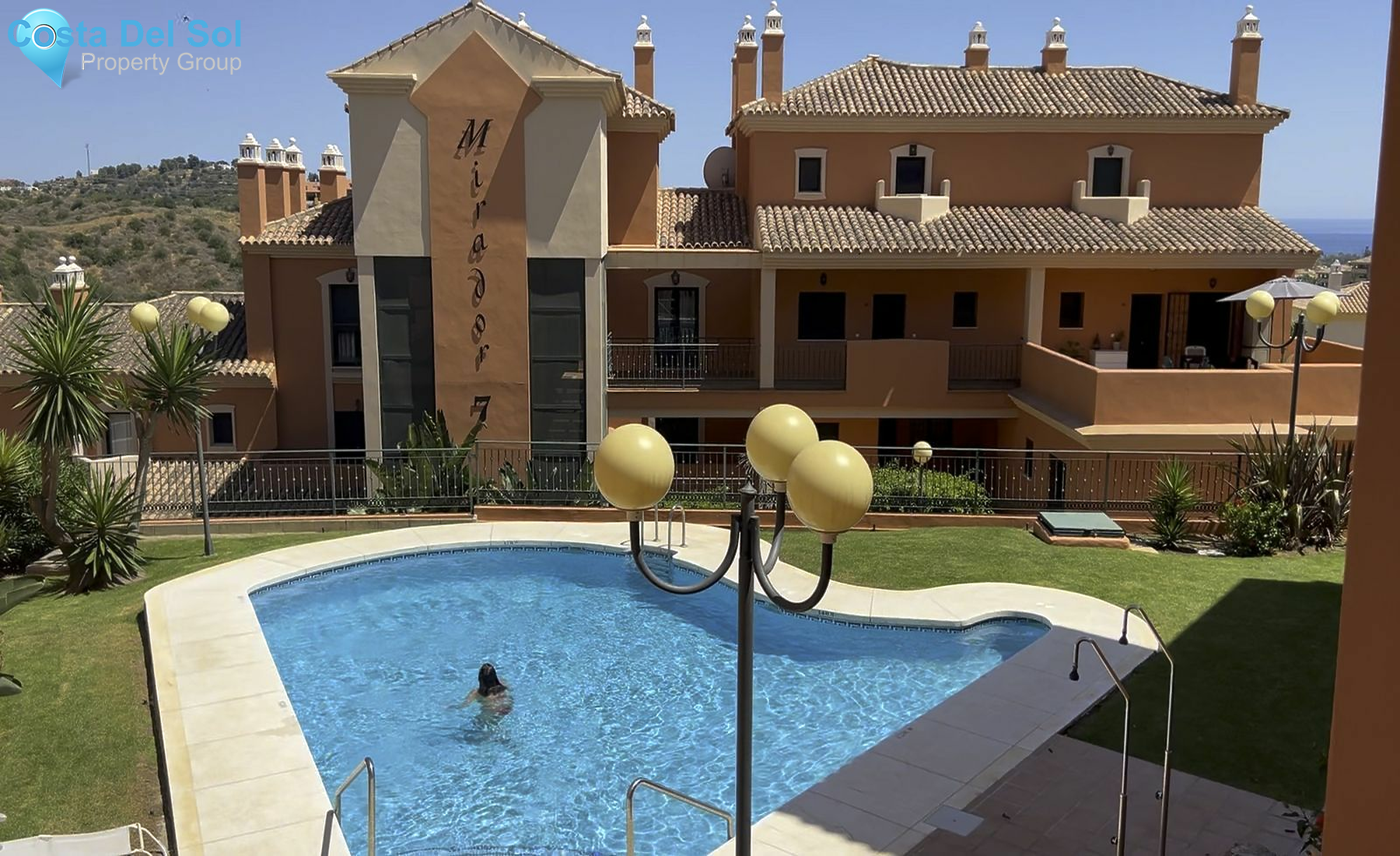 Middle Floor Apartment in Elviria-1534955